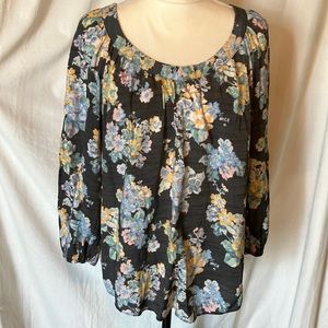 Laura Conrad size M floral top